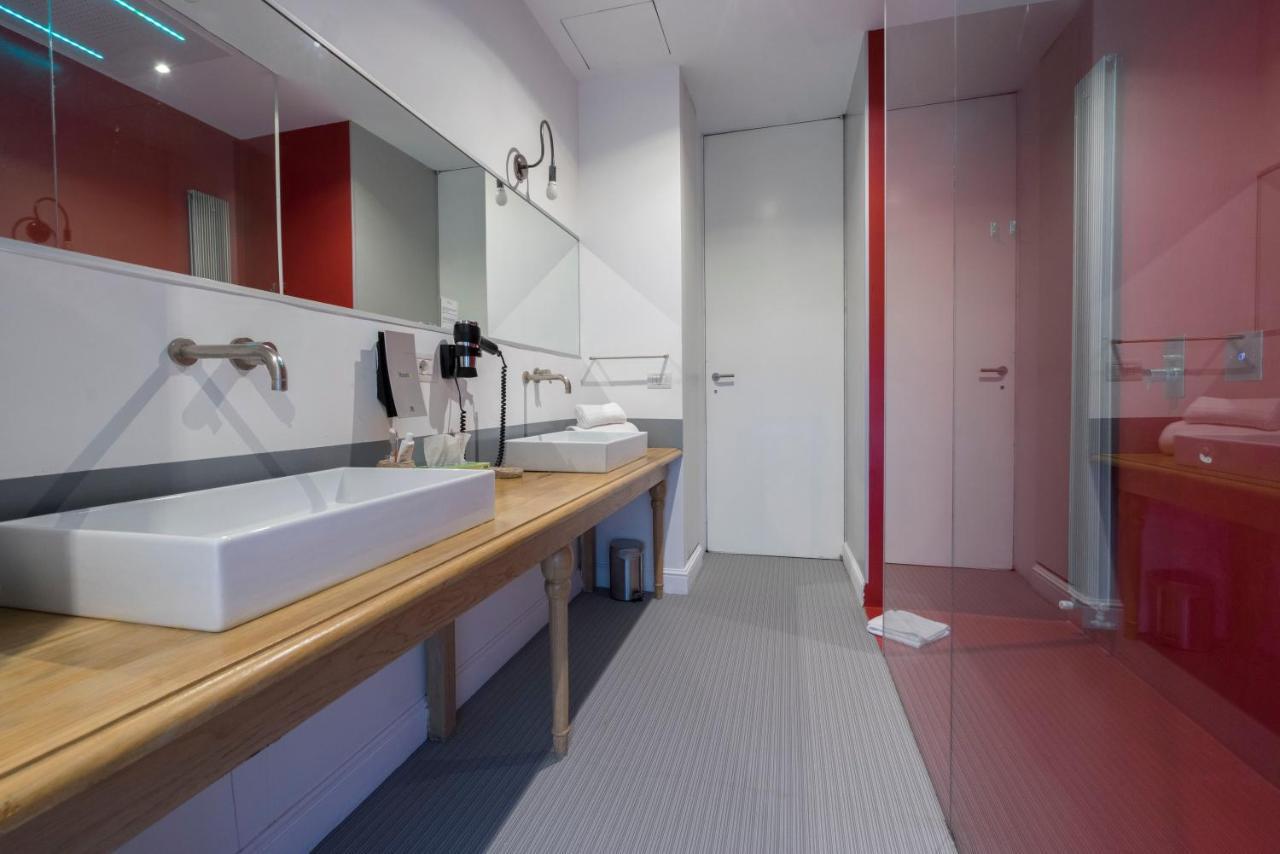 Colosseum Jacuzzi Suites Pensionat *